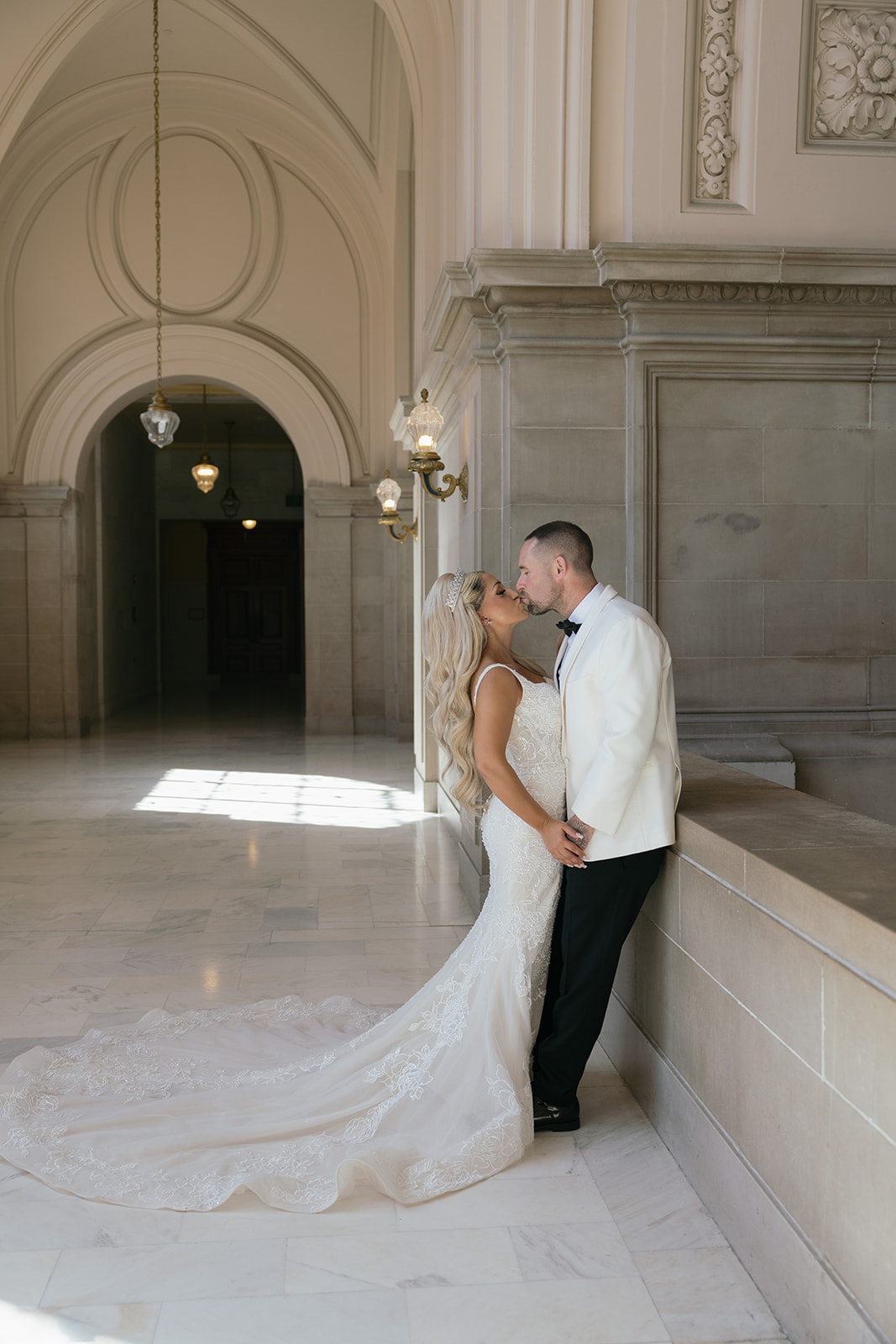 a copule kissing on the mayor's balcony of san francisco city hall 